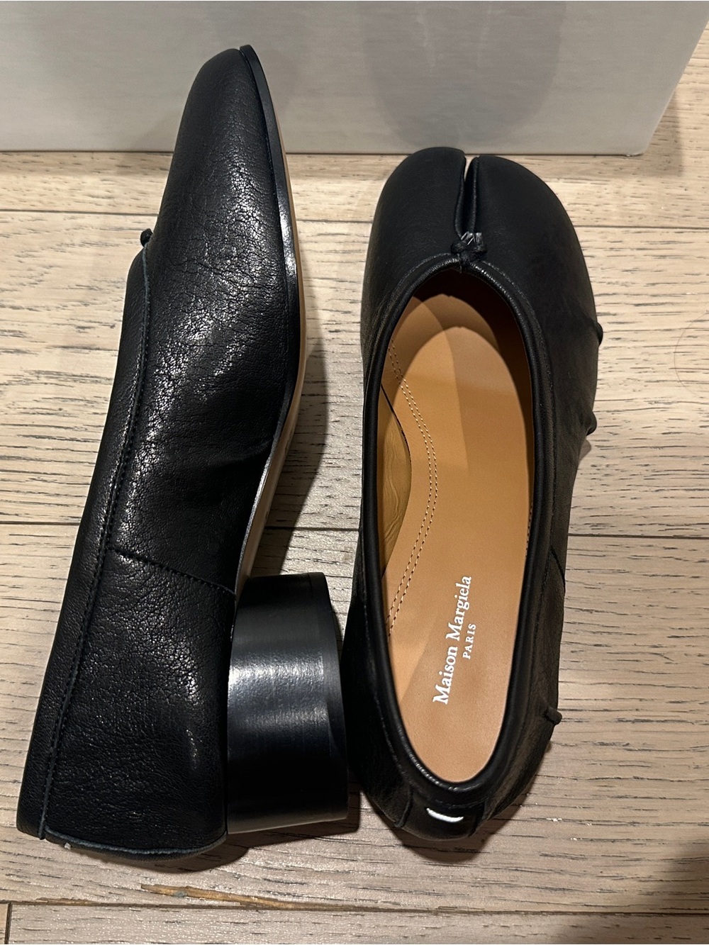 Maison Martin Margiela Black Leather Tabi Split-Toe Ballet Flats - Picture 4 of 6